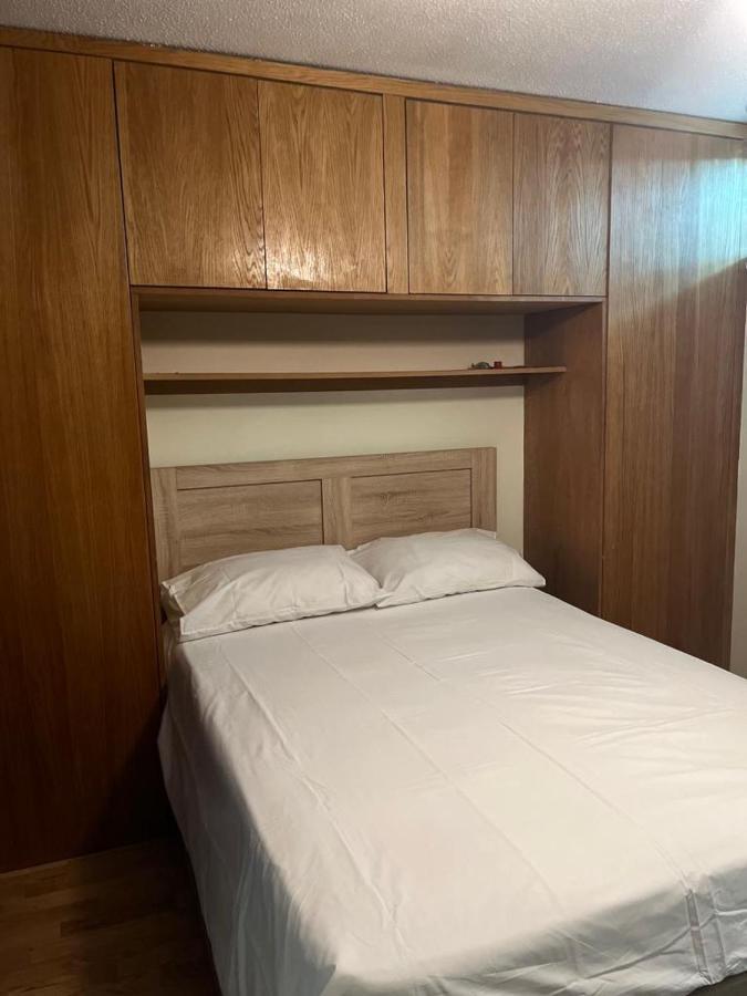London 1 Bed Cosy House Apartment Norwood Bagian luar foto