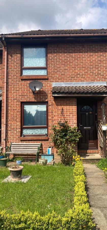 London 1 Bed Cosy House Apartment Norwood Bagian luar foto